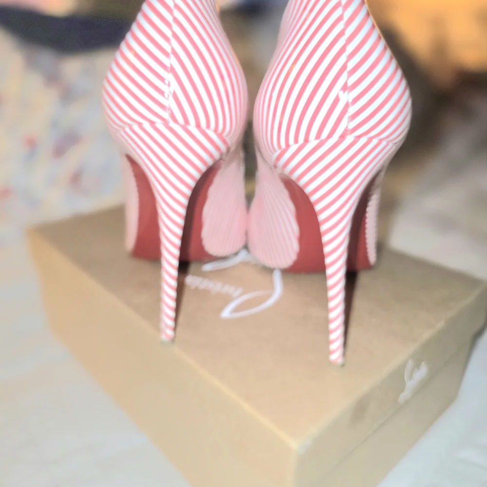 Christian Louboutin - Picture 3 of 10